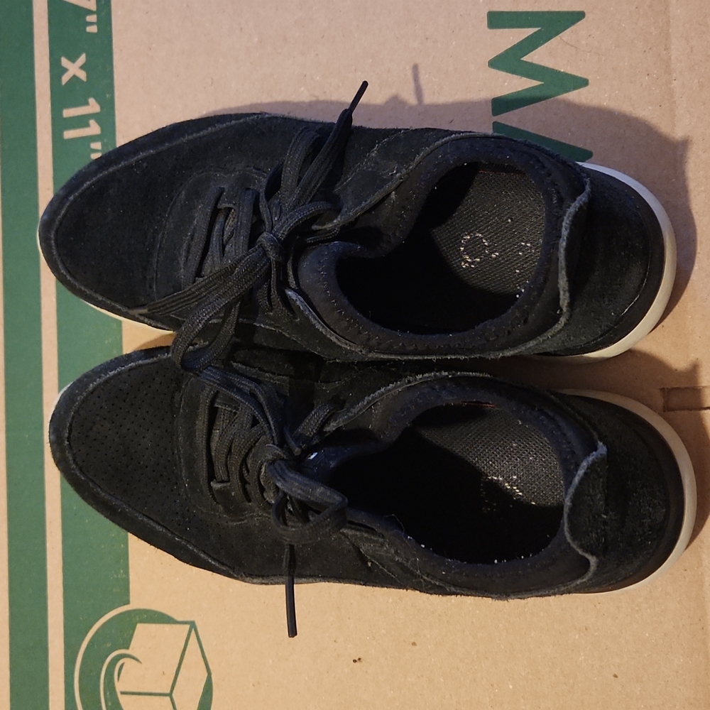Woman's black Elle Rica size7.5 athletic shoes great condition, very comfortable